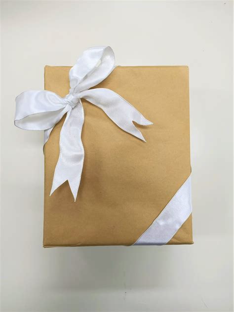 ribbon bow around box